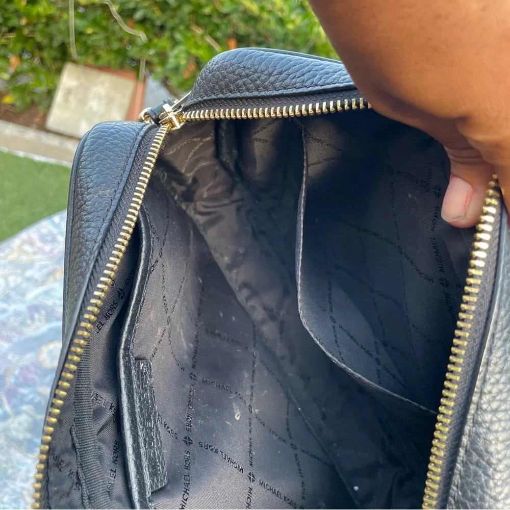 Michael Kors MK crossbody black chain purse - Picture 3 of 13